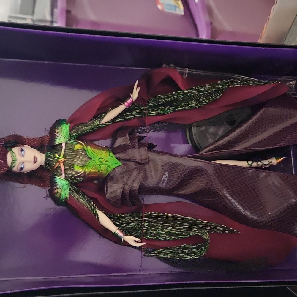 Barbie Empress of the Aliens (2012)